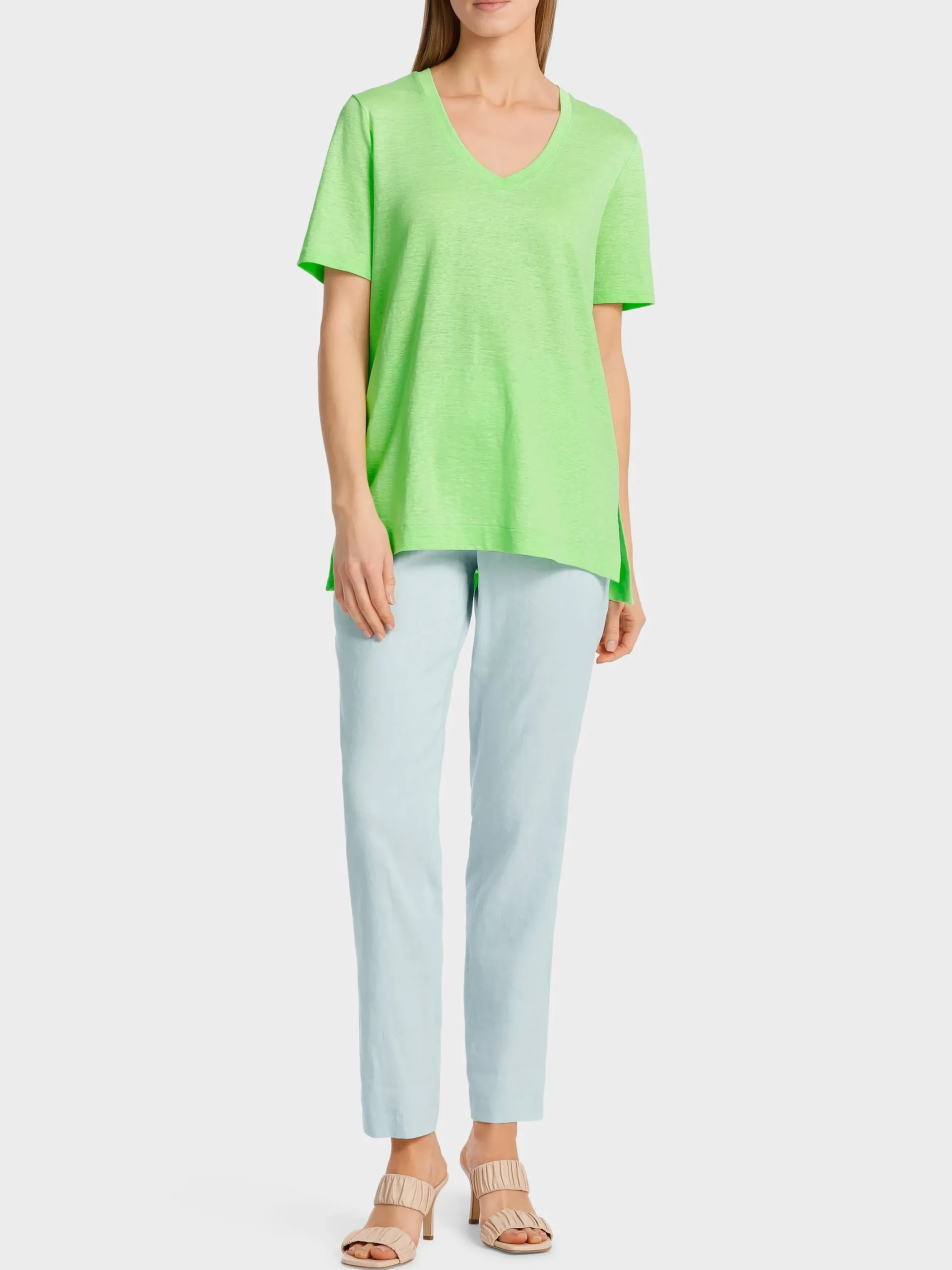 Marc Cain Shirts & Tops-FEMININES T-SHIRT MIT V-AUSSCHNITT light apple green