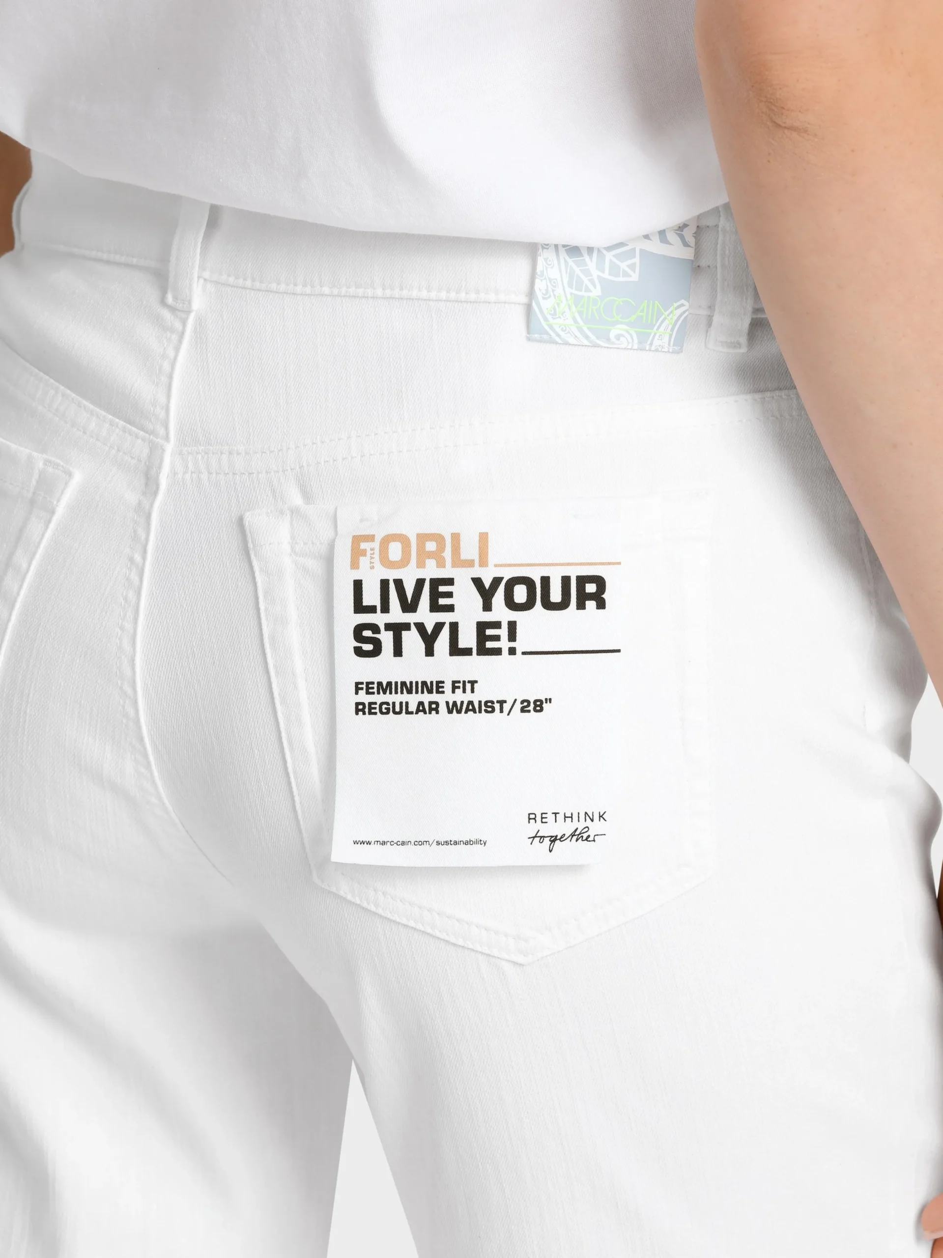 Marc Cain Jeans-JEANS “RETHINK TOGETHER” – MODELL FORLI white