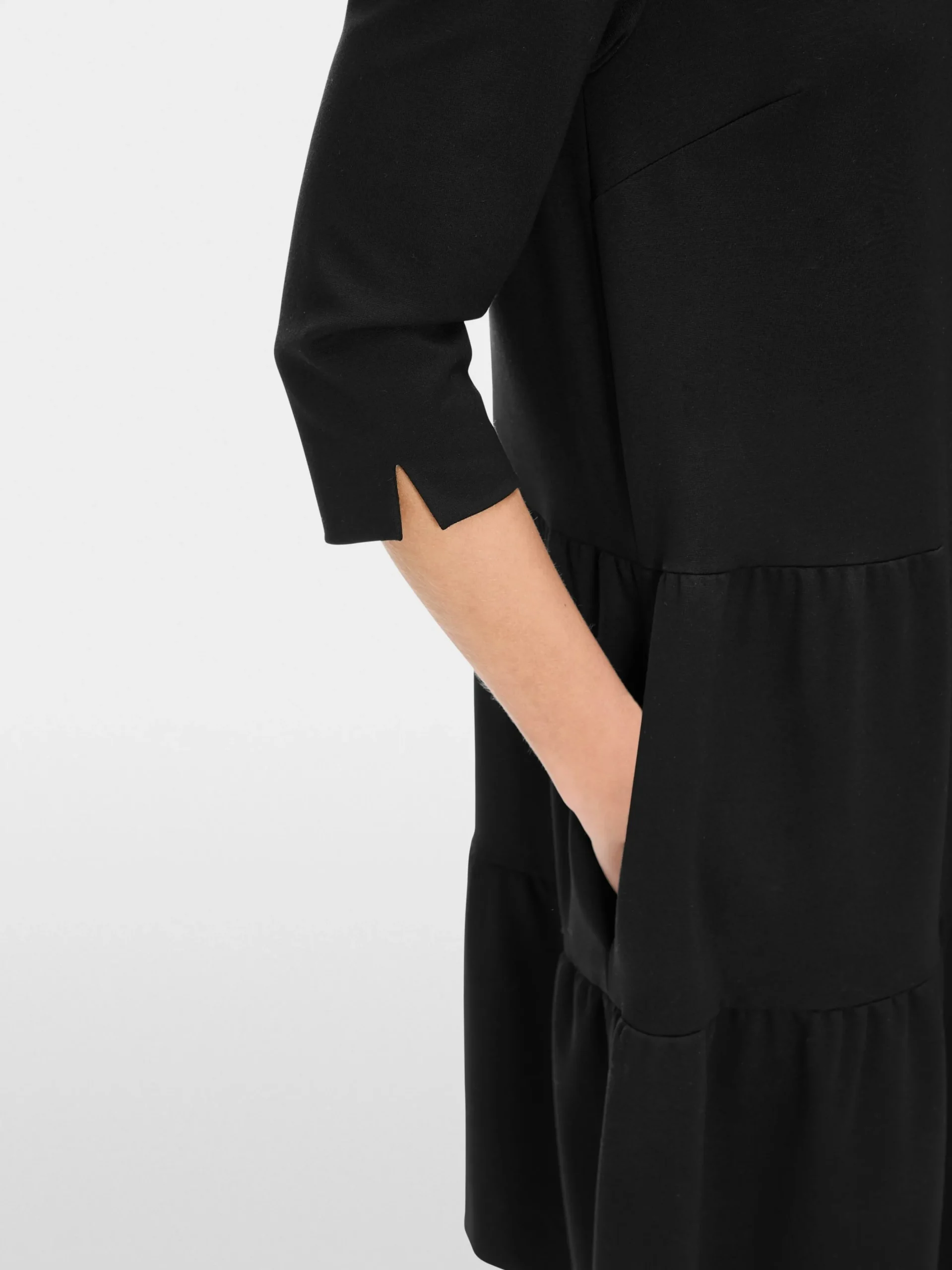 Marc Cain Kleider-JERSEYKLEID MIT STUFENVOLANTS black