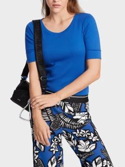 Marc Cain Shirts & Tops-KÖRPERNAHES T-SHIRT MIT ¾-ÄRMEL bright royal blue
