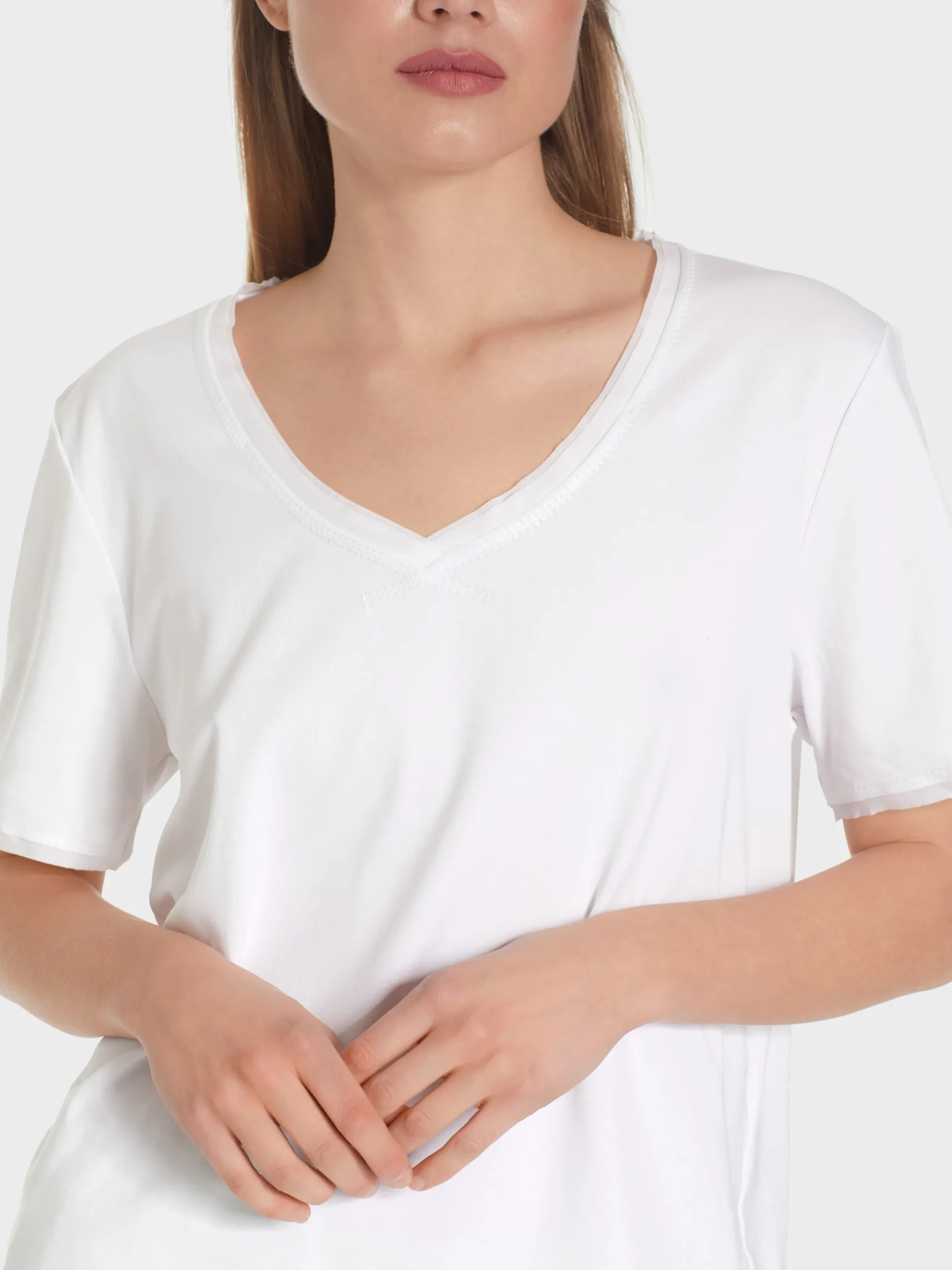Marc Cain Shirts & Tops-KURZARM-T-SHIRT MIT V-AUSSCHNITT white
