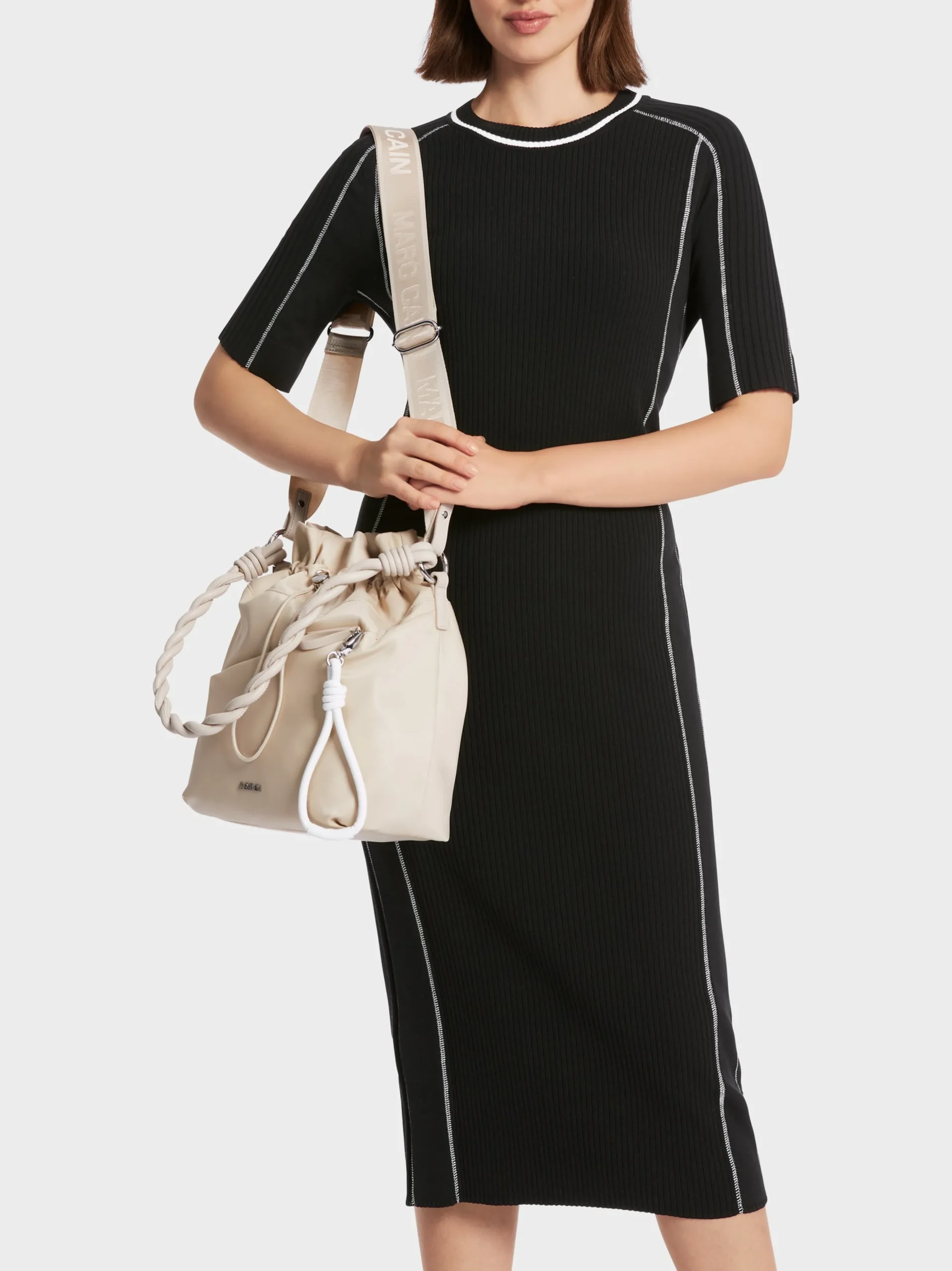 Marc Cain Kleider|Strick-MAXIKLEID GESTRICKT – „RETHINK TOGETHER” black