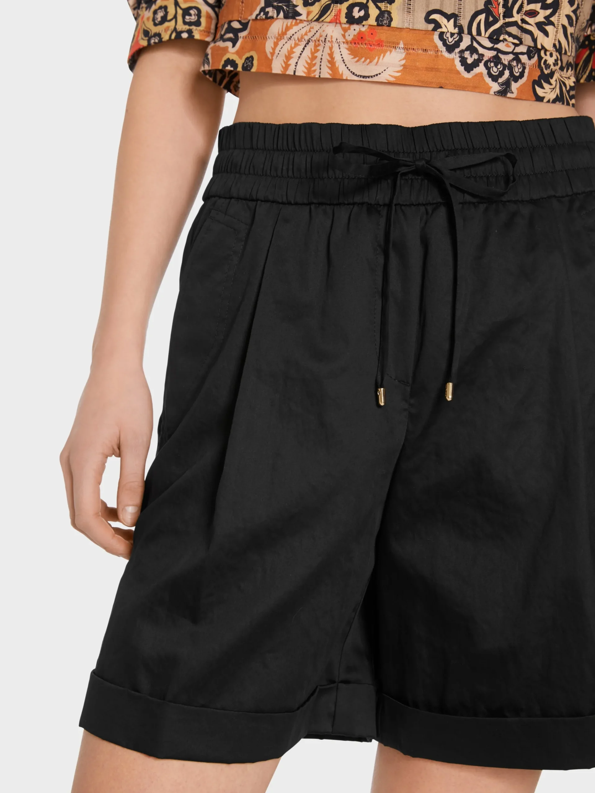 Marc Cain Hosen-MODELL WITTEN – SHORTS MIT STULPEN black