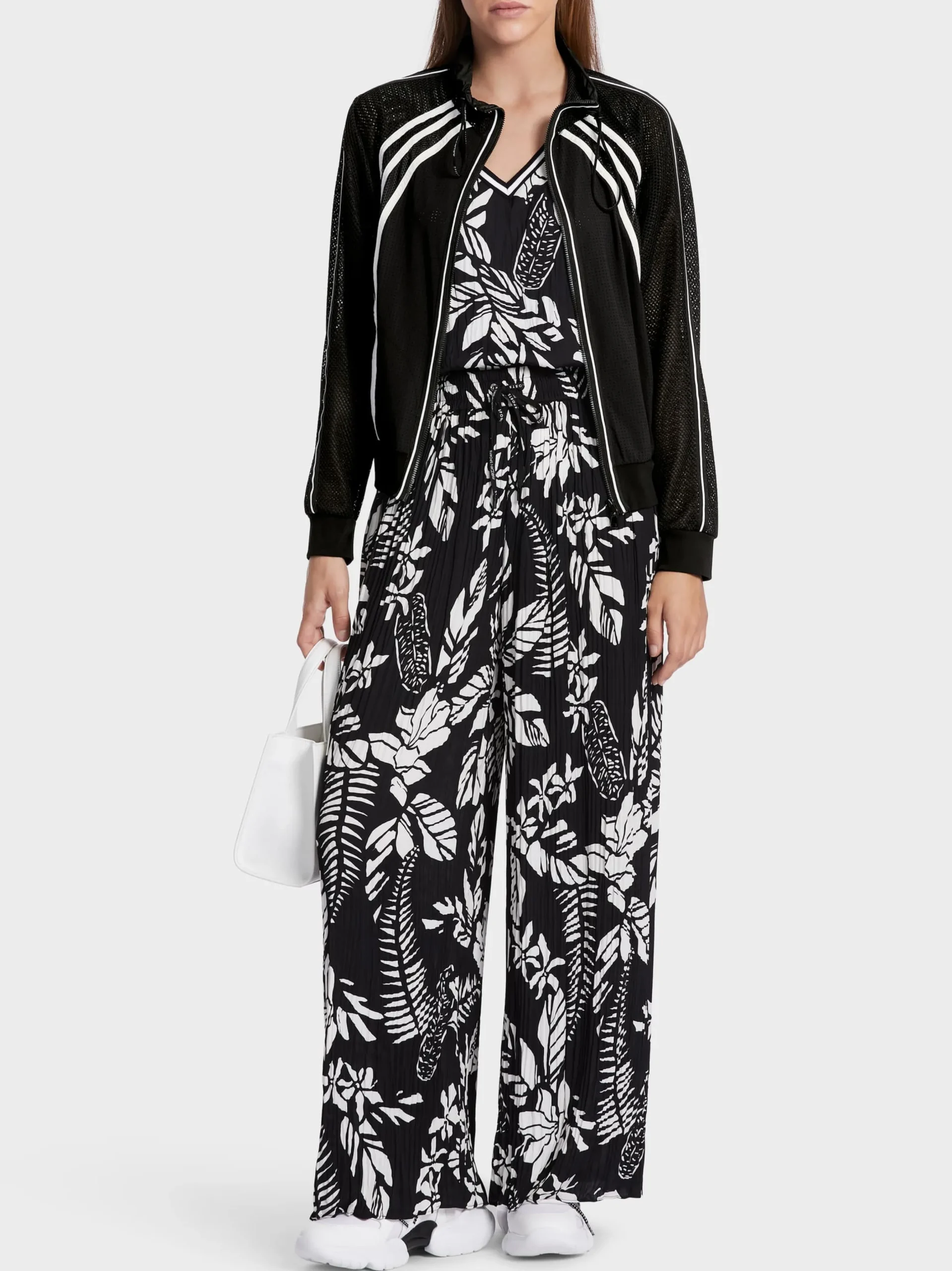 Marc Cain Jacken-SPORTIVE ZIPPJACKE MIT NETZDETAILS black and white