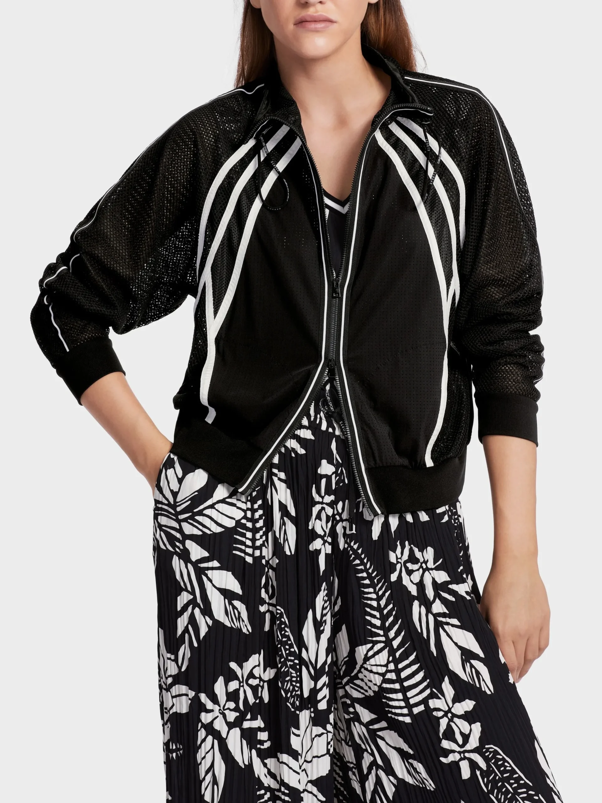 Marc Cain Jacken-SPORTIVE ZIPPJACKE MIT NETZDETAILS black and white