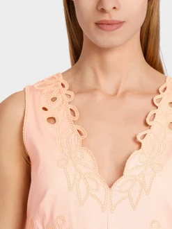 Marc Cain Kleider-TAILLIERTES KLEID MIT LOCKSTICKEREI soft rose