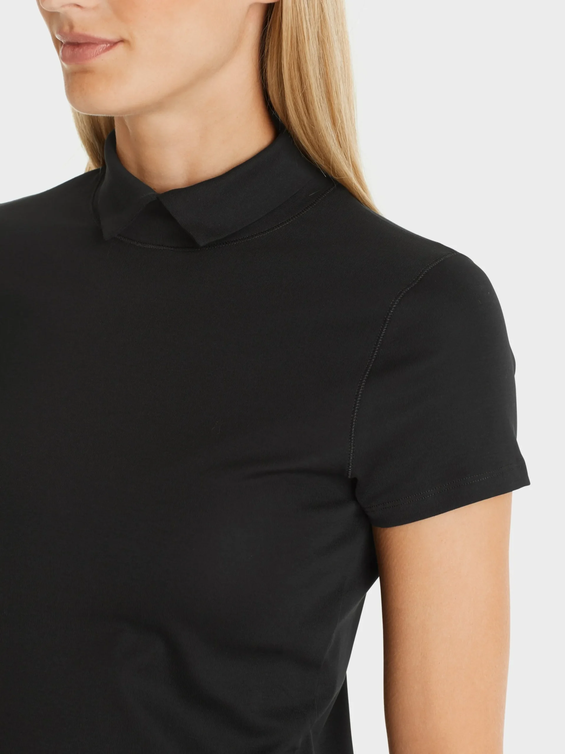 Marc Cain Shirts & Tops-T-SHIRT MIT GESCHLITZTEM MOCK-NECK black