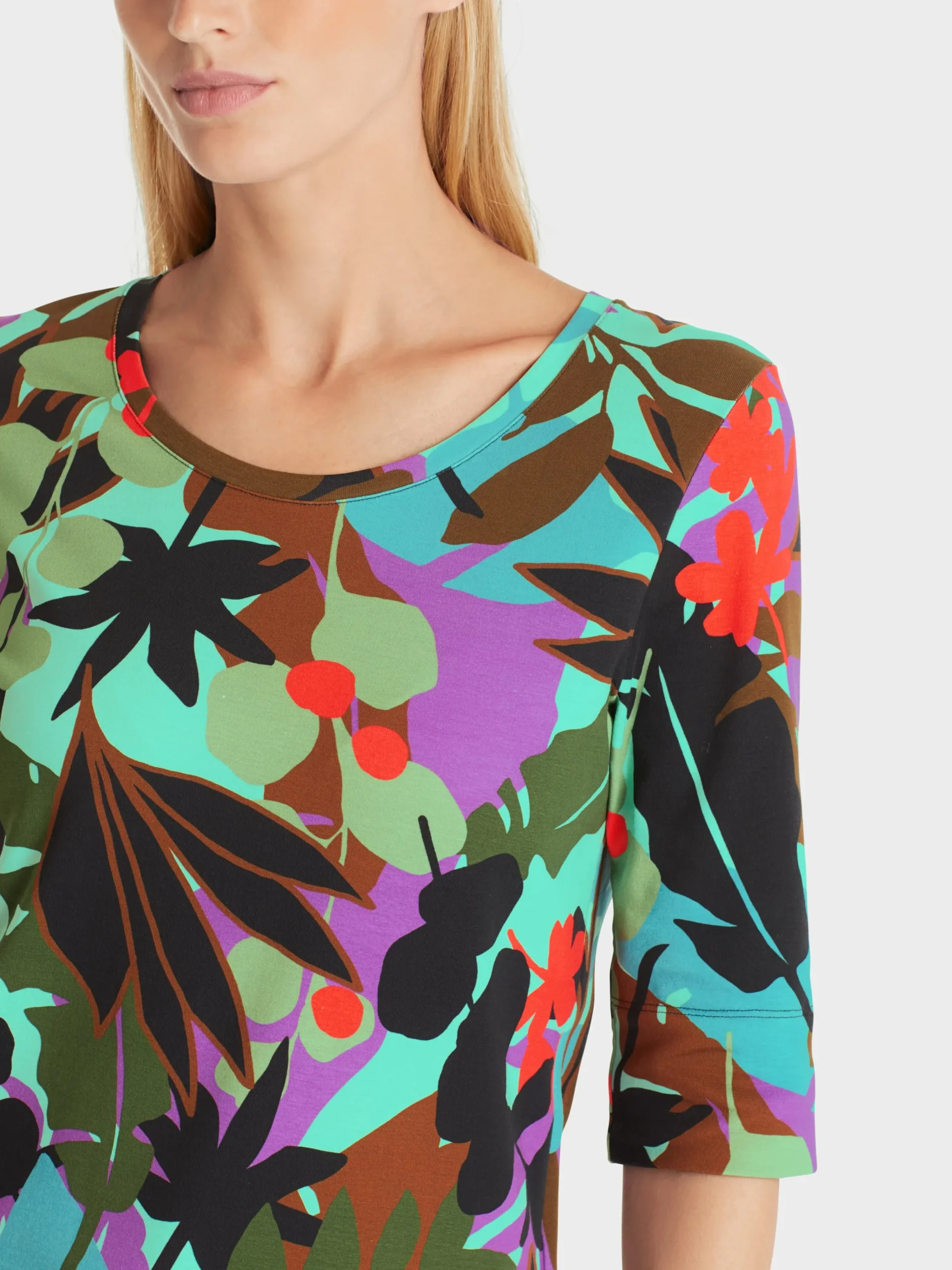 Marc Cain Shirts & Tops-T-SHIRT MIT SEITENSCHLITZEN soft malachite